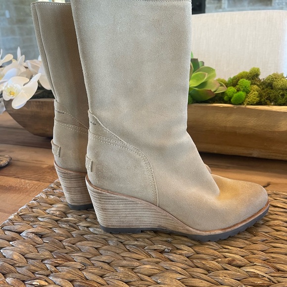Sorel After Hours Tan Beige Suede Women's Waterproof Wedge Boots 8.5 M - Picture 1 of 7